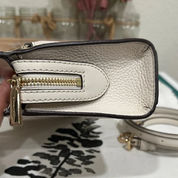 Price Drop ⬇️ Michael Kors Ivory Small Crossbody Bag - Picture 9 of 14